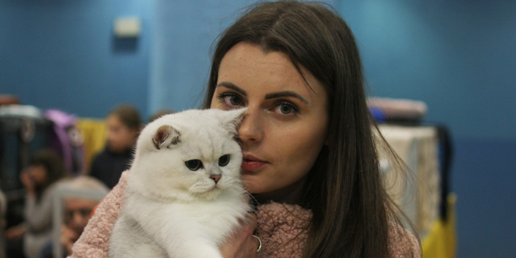 A contestant with her kitten